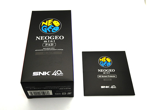 『NEOGEO mini』の公式周辺機器『NEOGEO mini PAD』と『NEOGEO mini HD スクリーンプロテクター』