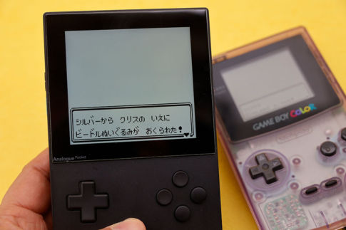 Analogue Pocketの赤外線通信機能で遊ぶ リモコンでエイリアンを捕まえる ちっちゃなエイリアン や専用メカでヒーローに変身する ぞくぞくヒーローズ レトロゲームで遊ぼう