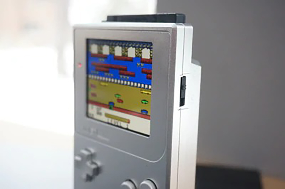 Boxy Pixel、ゲームボーイカラー用のメタルシェルをリリース！　交換するとゲームボーイポケット並の薄さに