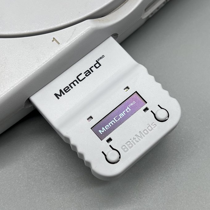『MemCardPRO』の新色「White One」が8BitMods限定で発売。発送は8月の予定