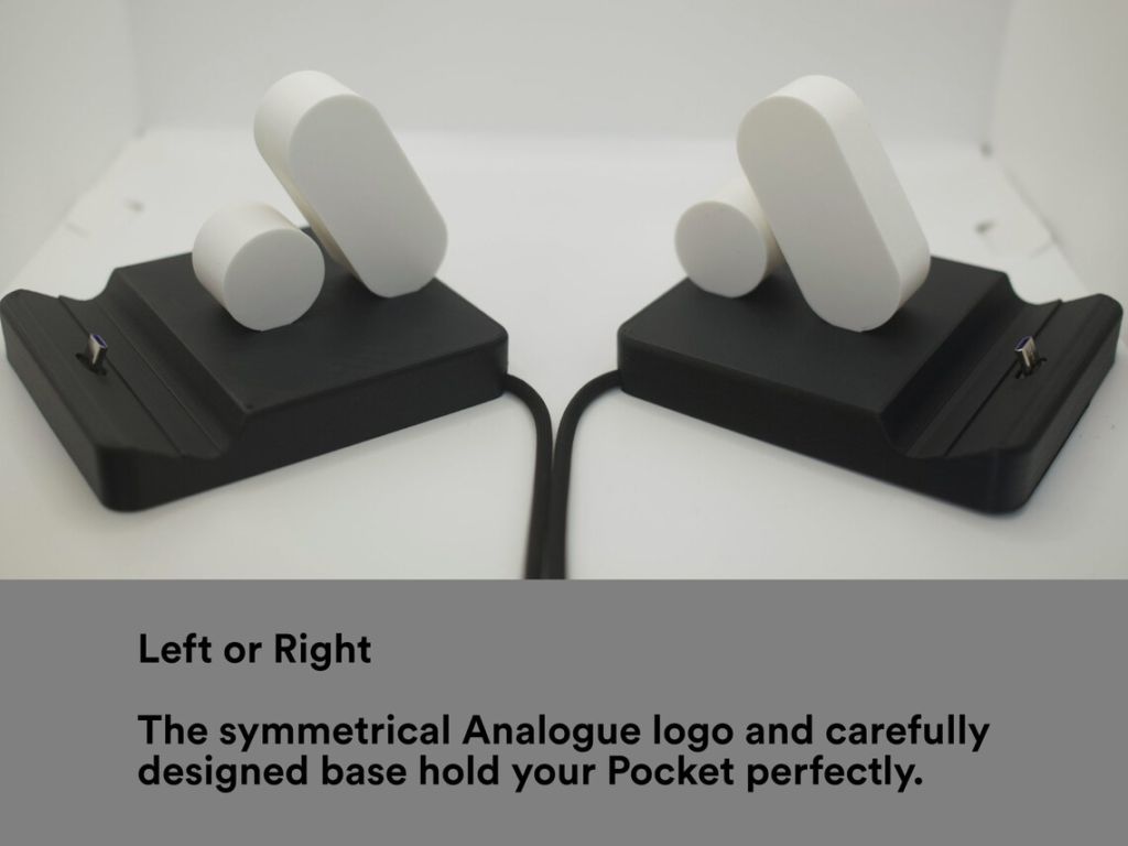 Analogue Pocket（アナログポケット）用のロゴマーク付き電源スタンド『Analogue Pocket logo charging stand』が販売中