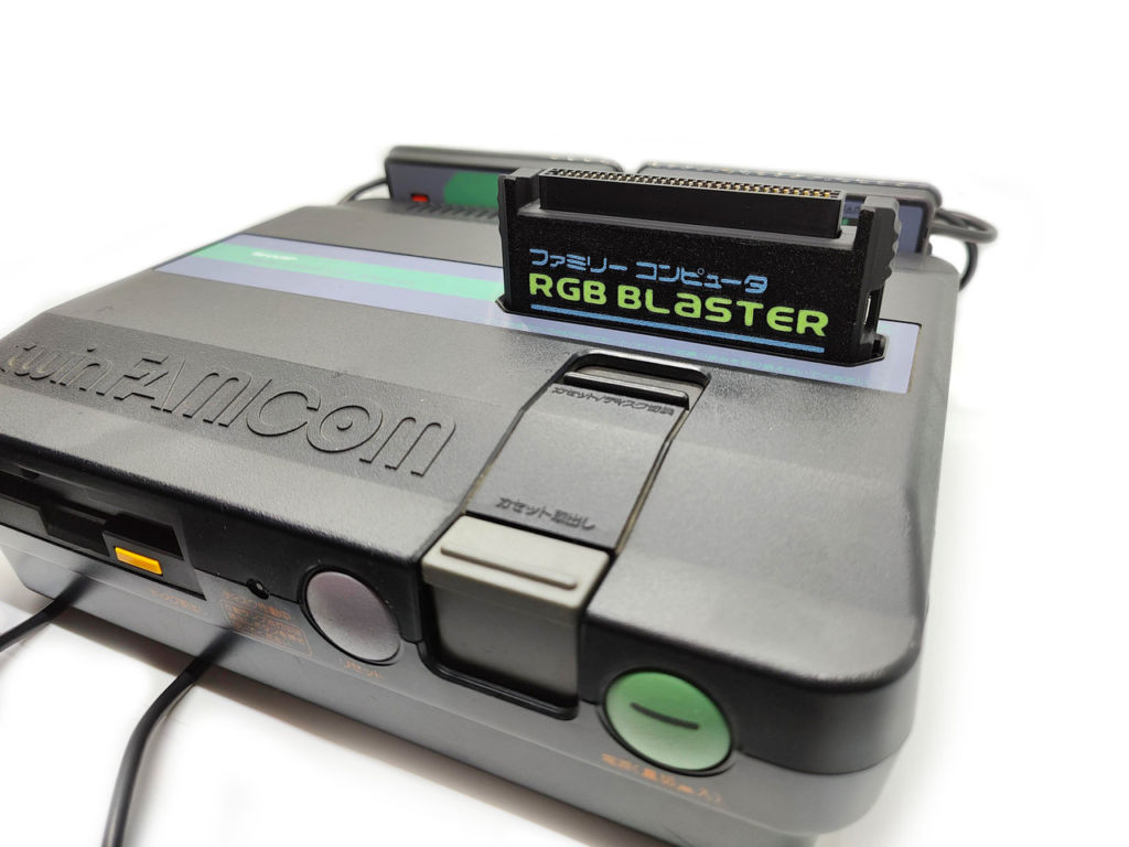 ファミコンを無改造でRGB出力できる『RGBブラスター』のパッケージ＆ケース付き仕様がStone Age Gamerで販売開始