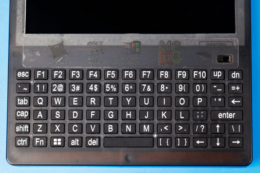 『Hand 386』レビュー！　令和に生まれた謎の携帯Windows95マシンの実力はいかに？