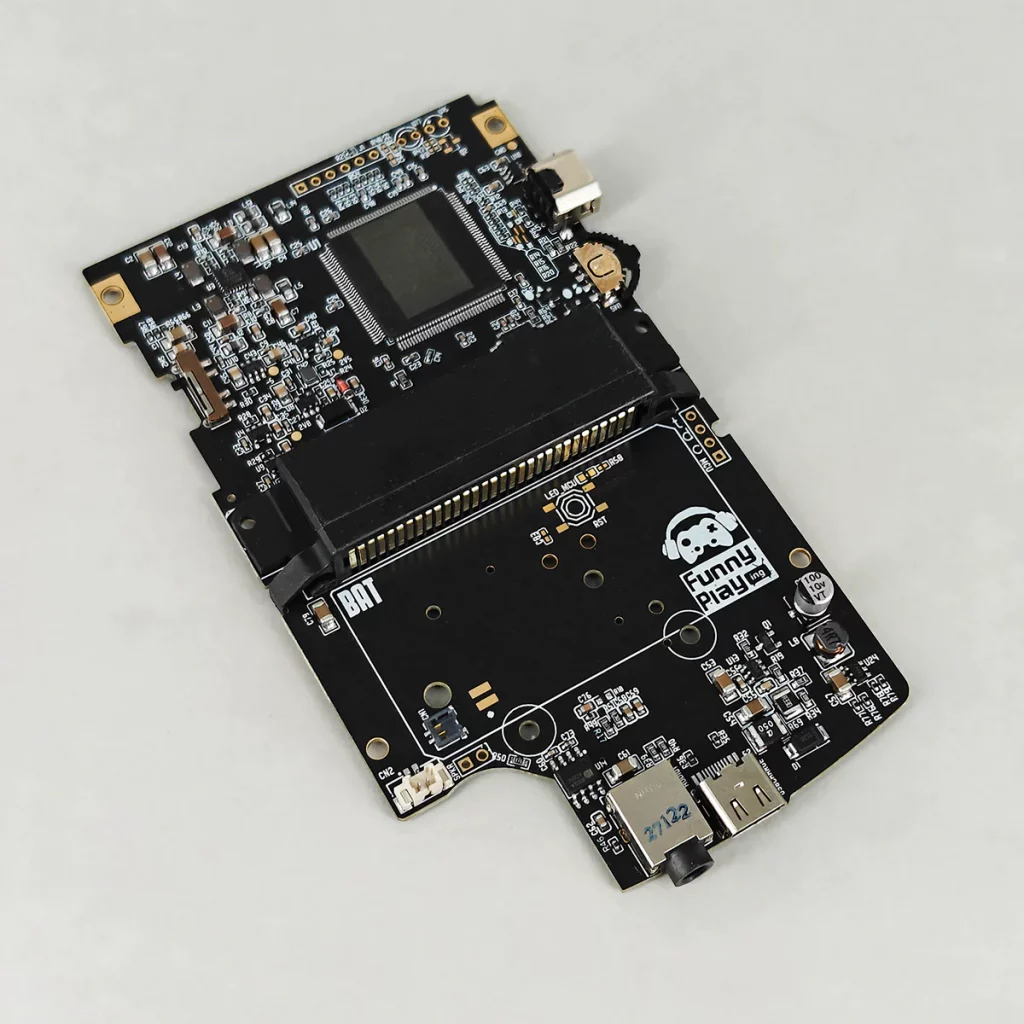 FPGA搭載のゲームボーイ/ゲームボーイカラー互換機が作れるキット『FPGBC KIT』が発売開始に