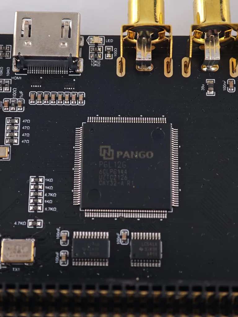 RetroCastleが、FPGAベースのファミコン互換機を発表。RGBとSビデオ、コンポジット出力に加えてHDMIにも対応？