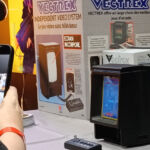 光速船がミニ版で復活!　『Vextrex Mini』のプロトタイプがgamescom 2025で展示
