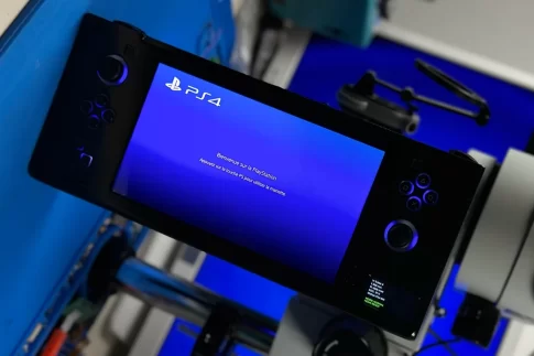 PS4を7インチのOLEDディスプレイ搭載の携帯ゲーム機に改造したツワモノがあらわる