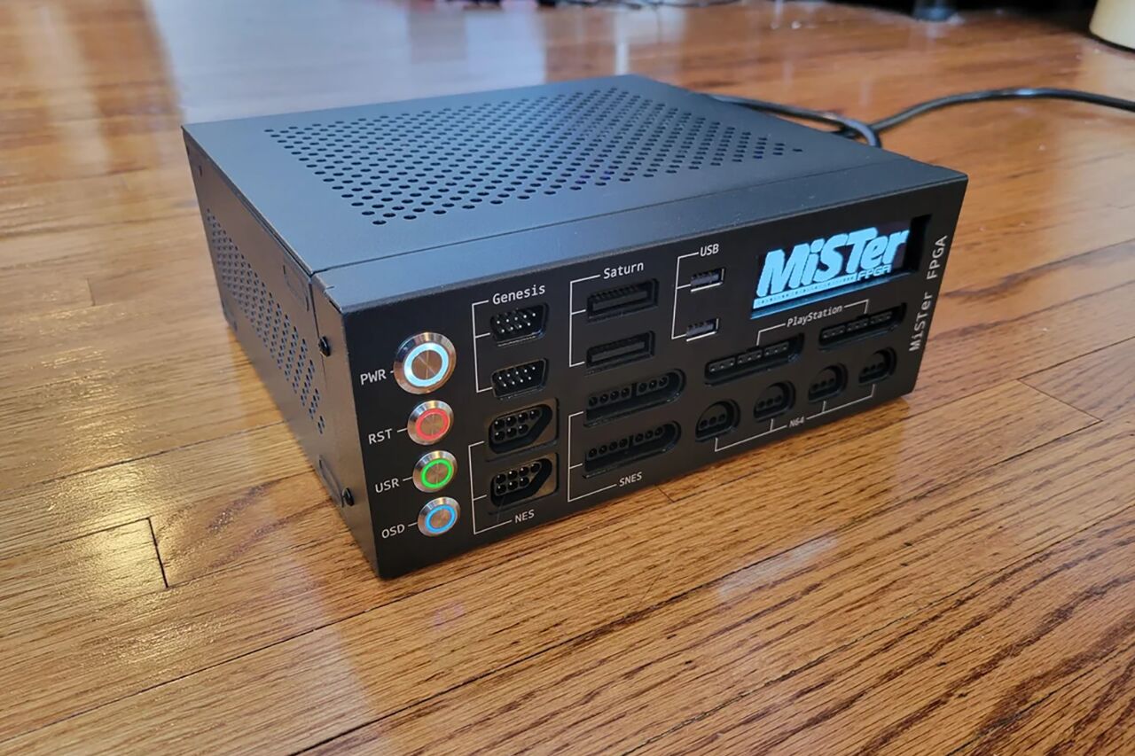 コントローラーポートをひとつにまとめたMiSTer FPGA用のケース