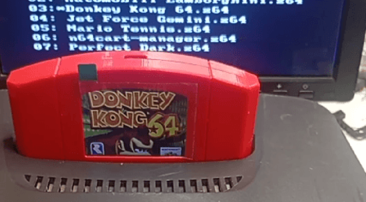 今遊んでいるゲームのラベルが表示されるNINTENDO64用カートリッジ『Screendrive 64』