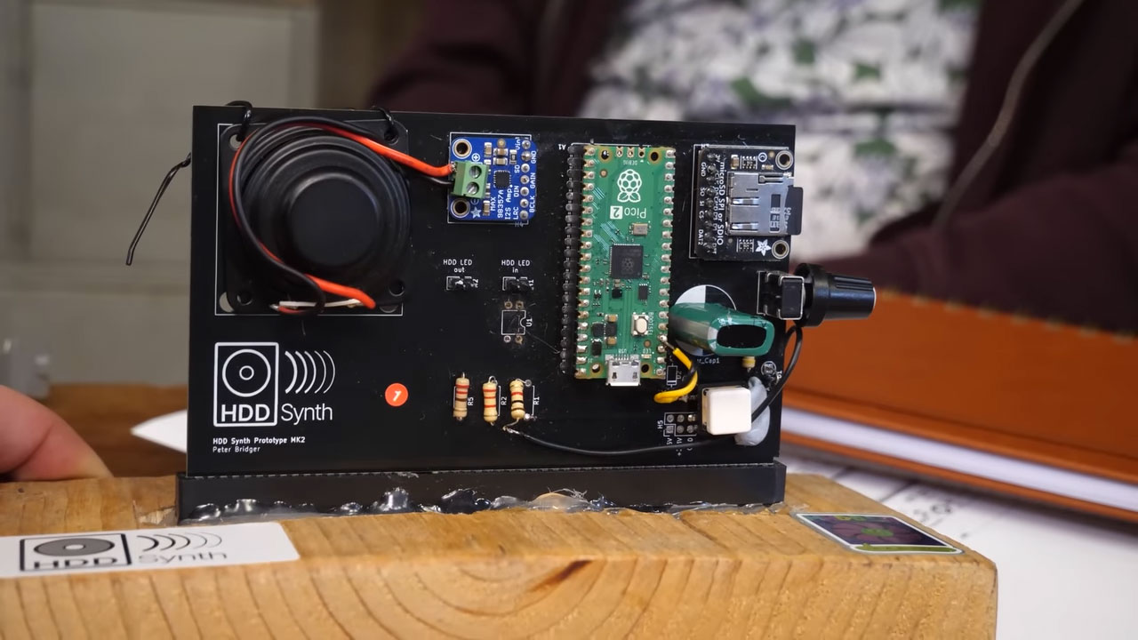 ハードディスクのアクセス音を擬似的に再現できる『HDDシンセサイザー』