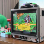 レトロゲーマーならちょっとほしくなる？　ブラウン管風の9.7インチ2K液晶ディスプレイ