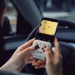 スマホが縦型携帯ゲーム機に変身！折り畳み式コントローラー『8BitDo FlipPad』が販売開始