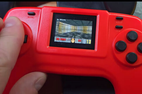 5.95ユーロの「104本入りゲーム機」で『DOOM』が動いた！正体不明のSoCを解析して独自ファームウェアを開発