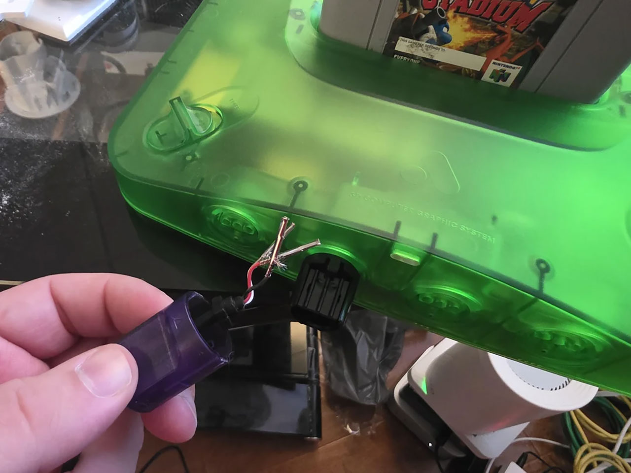 M64向けコントローラーで複数の不具合報告。Hyperkin製はプラグ破損、Pro ControllerはDパッド誤入力も