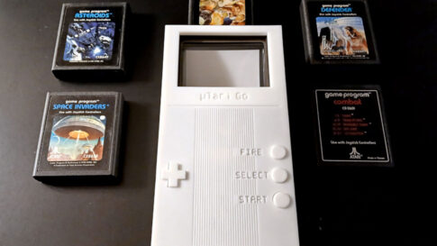 ブラウン管まで内蔵した携帯型Atari 2600が登場！実カートリッジで遊べる「µTari Go」が完成
